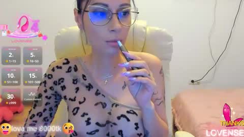 kisssnicol online show from 10.20.25