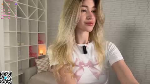Snapshot of kissyourtessa chatting on 06.30.26 Tessa online show from 06.30.26