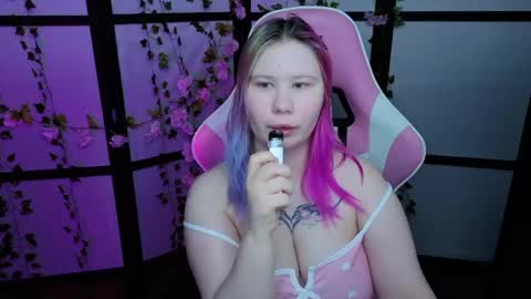 Snapshot of kitsune_little chatting on 06.03.26 kitsune_little online show from 06.03.26