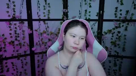 Snapshot of kitsune_little chatting on 06.21.26 kitsune_little online show from 06.21.26
