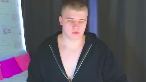 Snapshot of kittenmur chatting on 10.07.25 Vlad online show from 10.07.25