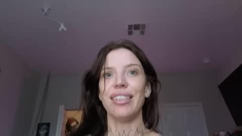 Snapshot of kittjones33 chatting on 11.12.25 kittjones33 online show from 11.12.25