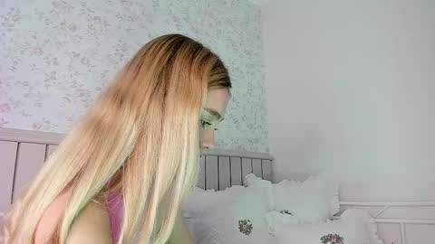 Snapshot of kitty__sophie chatting on 04.02.26 sophie online show from 04.02.26
