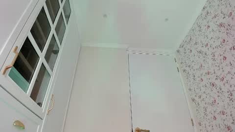 Snapshot of kitty__sophie chatting on 06.25.26 sophie online show from 06.25.26