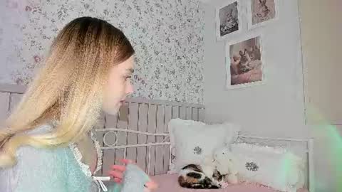Snapshot of kitty__sophie chatting on 07.16.26 sophie online show from 07.16.26