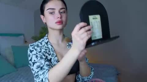 kitty_cut1ee_ online show from 02.24.26