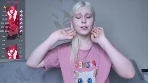 Snapshot of kitty_dora chatting on 03.07.25 Evelyn online show from 03.07.25