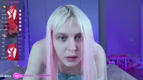 Snapshot of kitty_dora chatting on 12.14.25 Evelyn online show from 12.14.25