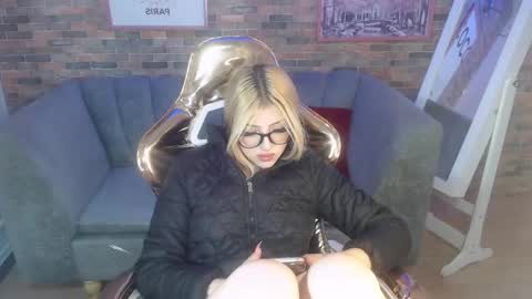 kitty_fox_b online show from 03.07.25