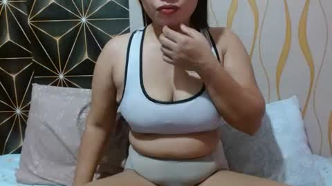 Snapshot of kitty_kheira chatting on 06.22.26 Kheira online show from 06.22.26