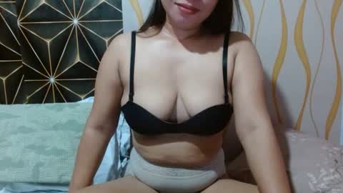 Snapshot of kitty_kheira chatting on 06.27.26 Kheira online show from 06.27.26