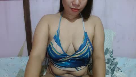 Snapshot of kitty_kheira chatting on 07.28.26 Kheira online show from 07.28.26