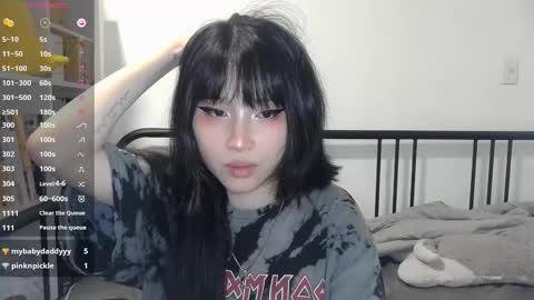 Snapshot of kitty_krush chatting on 09.26.25 Kitty online show from 09.26.25