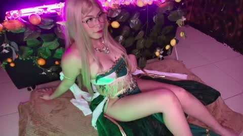 Snapshot of kitty_malach chatting on 04.14.26 Kitty online show from 04.14.26