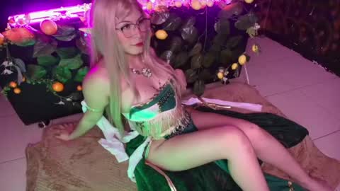 Snapshot of kitty_malach chatting on 05.14.26 Kitty online show from 05.14.26