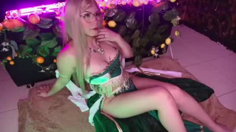 Snapshot of kitty_malach chatting on 05.16.26 Kitty online show from 05.16.26