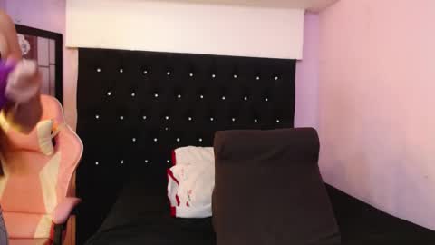 paola online show from 10.04.25