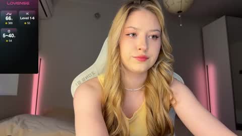 Snapshot of kittyloffe chatting on 04.23.26 Monika online show from 04.23.26