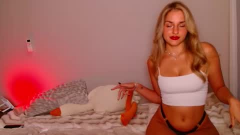 Mona  Sophia online show from 07.05.26