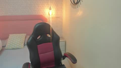  K I T T  Y  online show from 03.19.26