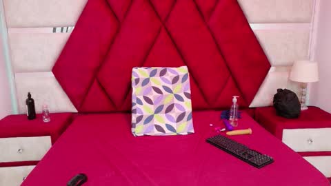 Snapshot of kity_spiderr chatting on 10.02.25 Luisa y Jairo online show from 10.02.25