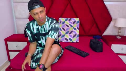 Snapshot of kity_spiderr chatting on 10.13.25 Luisa y Jairo online show from 10.13.25