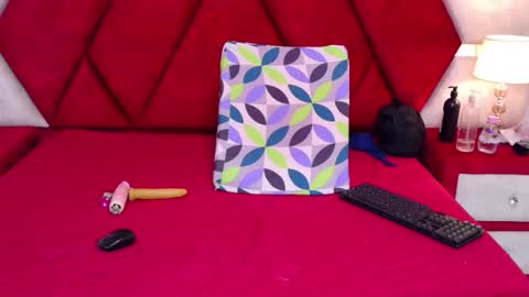 Snapshot of kity_spiderr chatting on 10.14.25 Luisa y Jairo online show from 10.14.25