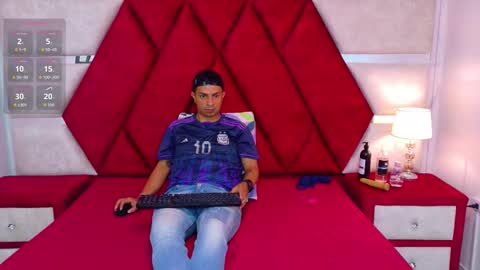 Snapshot of kity_spiderr chatting on 11.19.25 Luisa y Jairo online show from 11.19.25