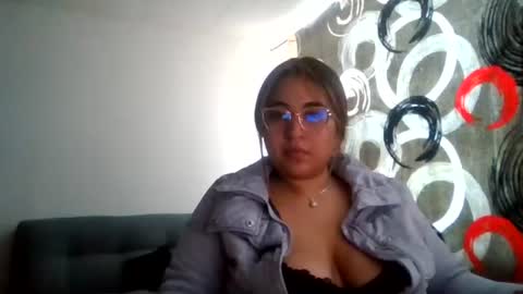 Snapshot of kloe__05 chatting on 07.27.26 Kloe online show from 07.27.26