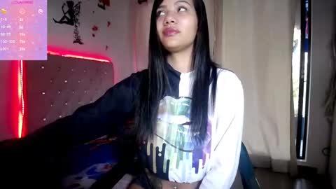 Snapshot of kloy_sech chatting on 02.10.25 Valen online show from 02.10.25