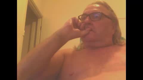 Snapshot of knobout chatting on 01.05.25 knobout online show from 01.05.25