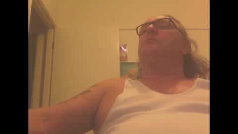 Snapshot of knobout chatting on 01.17.25 knobout online show from 01.17.25