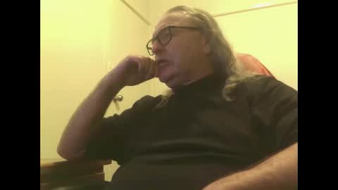 Snapshot of knobout chatting on 04.22.26 knobout online show from 04.22.26
