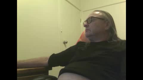 Snapshot of knobout chatting on 05.28.26 knobout online show from 05.28.26