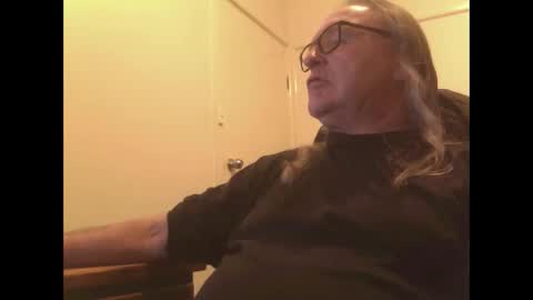 Snapshot of knobout chatting on 05.31.26 knobout online show from 05.31.26
