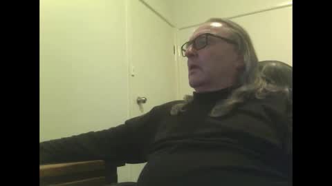 Snapshot of knobout chatting on 06.04.26 knobout online show from 06.04.26