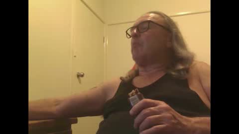 Snapshot of knobout chatting on 06.10.26 knobout online show from 06.10.26