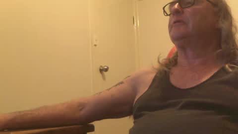 Snapshot of knobout chatting on 06.15.26 knobout online show from 06.15.26