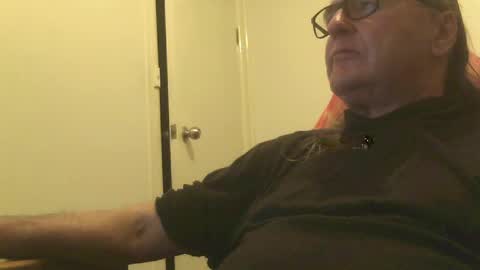 Snapshot of knobout chatting on 06.25.26 knobout online show from 06.25.26