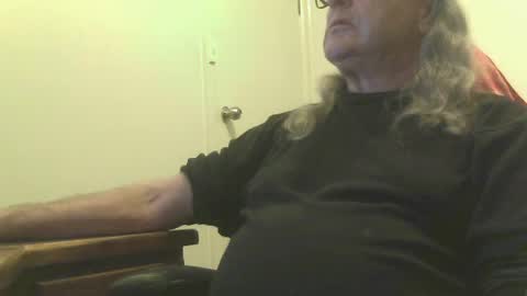Snapshot of knobout chatting on 06.28.26 knobout online show from 06.28.26