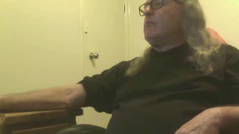 Snapshot of knobout chatting on 07.05.26 knobout online show from 07.05.26