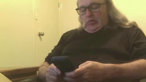 Snapshot of knobout chatting on 07.08.26 knobout online show from 07.08.26