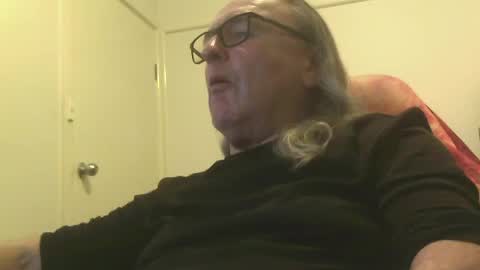 Snapshot of knobout chatting on 07.15.26 knobout online show from 07.15.26