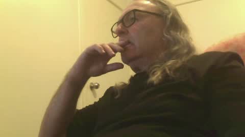 Snapshot of knobout chatting on 07.17.26 knobout online show from 07.17.26