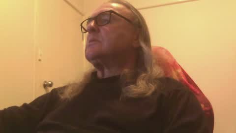 Snapshot of knobout chatting on 07.26.26 knobout online show from 07.26.26