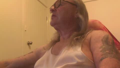 Snapshot of knobout chatting on 07.27.26 knobout online show from 07.27.26