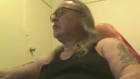 Snapshot of knobout chatting on 07.28.26 knobout online show from 07.28.26
