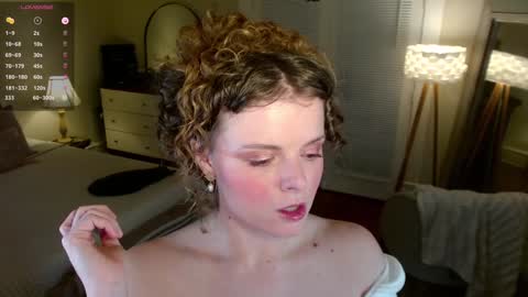 Snapshot of knowlita chatting on 12.20.24 knowlita online show from 12.20.24