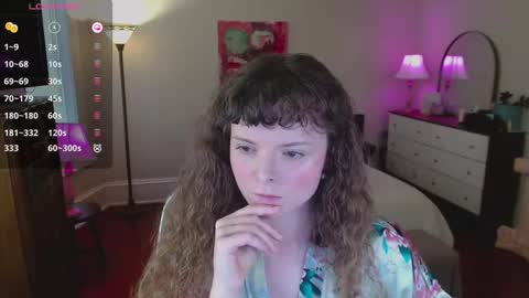 Snapshot of knowlita chatting on 10.14.25 knowlita online show from 10.14.25