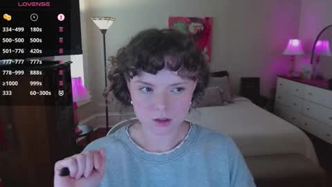 Snapshot of knowlita chatting on 10.21.25 knowlita online show from 10.21.25